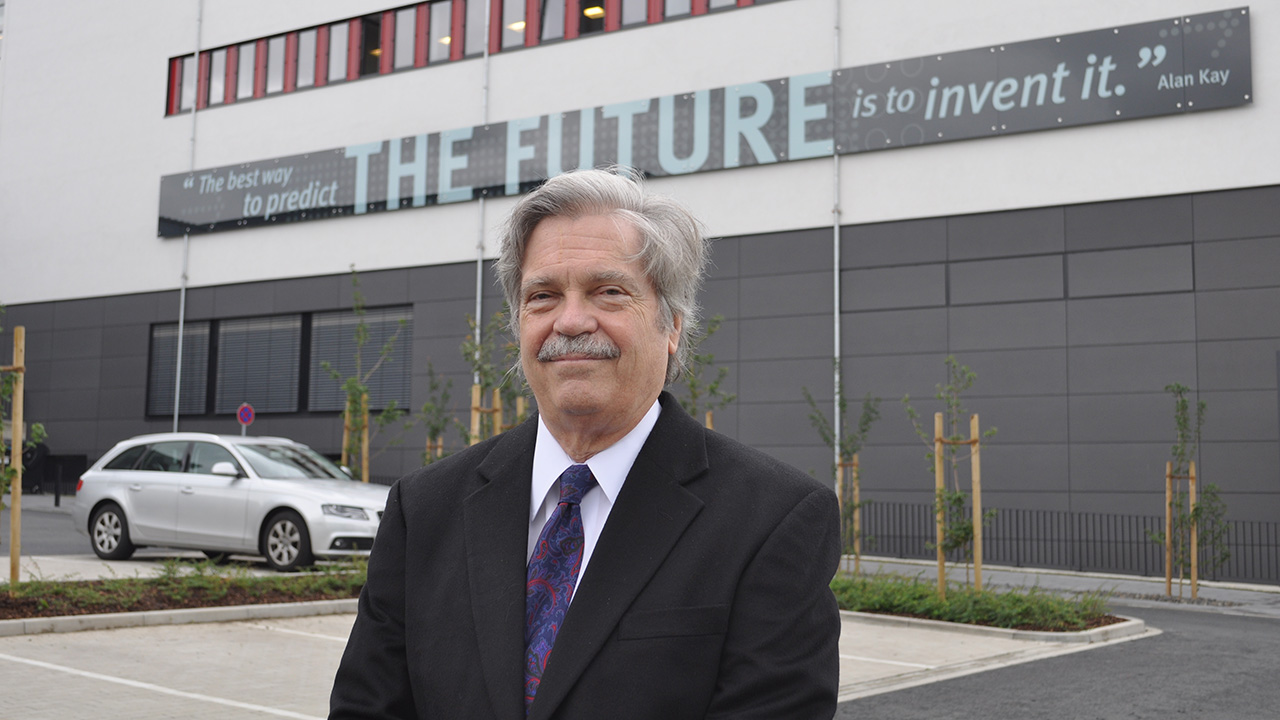 Photo of Alan Kay by Mark Heinemann